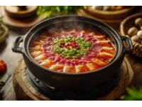 丹陽經(jīng)典名肴八品：一刀不斬獅子頭、塘鱧炒索粉、高裝細(xì)什燴、冰糖扒蹄、延陵鴨餃、陵口肴肉面、丹陽糖醋魚、老鴨湯