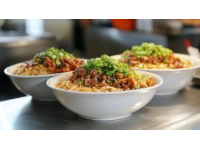 云南美食之旅：過(guò)橋米線、汽鍋雞與野生菌宴不容錯(cuò)過(guò)