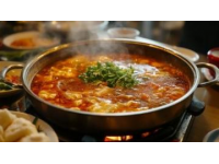 滕州美食探索：麻辣雞、菜盒子與羊肉湯的味蕾記憶
