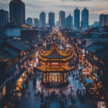 武漢作為一座兼具歷史底蘊(yùn)與現(xiàn)代活力的城市，擁有豐富的旅游資源