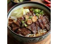 蘭州牛肉面，又稱蘭州拉面，是中國甘肅省蘭州市的傳統(tǒng)特色面食