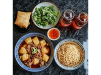 桂林特色美食指南：米粉、糍粑、啤酒魚與扣肉，小吃酸嘢與桂花糕的味蕾之旅