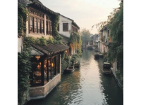 江南地區(qū)不僅有烏鎮(zhèn)和西塘這些知名古鎮(zhèn)，還有許多小眾但同樣迷人的地方