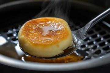 北京的老燒餅是極具特色的傳統(tǒng)美食，下面為大家做相關(guān)介紹