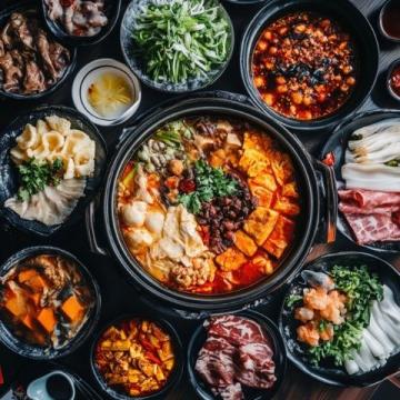 探索黔東南美食秘境：酸湯魚、腌魚、烤香豬與民族風(fēng)味之旅