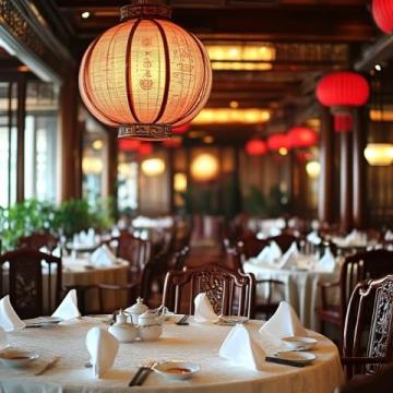 深圳美食豐富多樣，既有傳統(tǒng)的粵菜、客家菜，也有來自全國(guó)各地乃至世界各地的美食