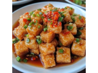 經(jīng)典中式美食：嫩豆腐配各式配料與調(diào)料的鐵板豆腐