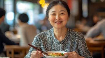 西雙版納家庭旅行美食指南：馬思純笑意中的美味探尋