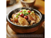 運(yùn)城大盤雞是中國山西省運(yùn)城市的一道特色美食，屬于西北風(fēng)味的菜肴,它以雞肉為主料