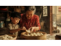 內(nèi)蒙古83歲母親15年風(fēng)雨無(wú)阻為56歲工地兒子送飯、包餃子與白酒相伴的深沉母愛(ài)