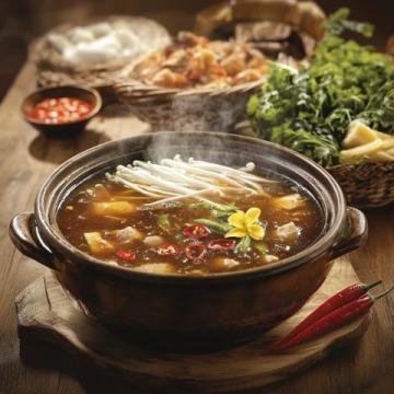 重慶風(fēng)味探尋：白展堂同款燒菜火鍋，真香體驗(yàn)等你來嘗！