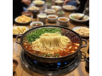 盤州特色美食：糯米雞、火腿、涼粉和烤臭豆不容錯(cuò)過