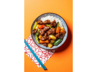 爆炒牛肉配米飯，鮮香辣味挑戰(zhàn)你的舌尖！