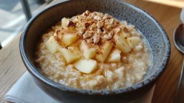 一道名叫“紅鱘八寶飯”的傳統(tǒng)美食, 在福建卻讀成兩種音代表兩種美食動(dòng)物