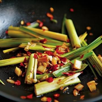 蔥香四溢：簡易蔥油餅，三十分鐘成就經(jīng)典美味