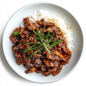 牛肉搭配這道菜更美味，肉質嫩滑，蔬菜爽口，醬香濃郁超下飯