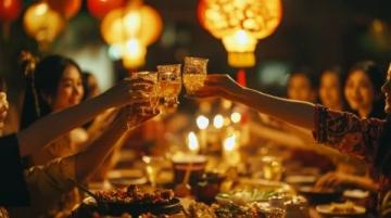 昆明美食探秘:美女團(tuán)探訪山寨大王的民族風(fēng)味盛宴