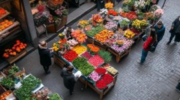 感受濃郁年味：街頭巷尾年貨市場，花市鮮花盛景盡收眼底