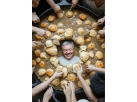 壯族風(fēng)情之旅：五色糯米飯、檸檬鴨與非遺美食盛宴