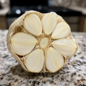 輕松掌握大蒜保存秘籍，兩大妙招防干癟發(fā)芽！