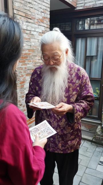 不可思議！江蘇連云港，楊先生回來給爺爺過90大壽