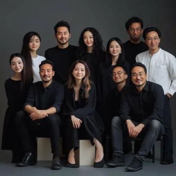 周迅與單依純?cè)谝魳窌?huì)上暢談歡笑，盡展愉悅氛圍！