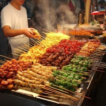 路邊攤驚現(xiàn)惠州美食寶地,55元超值燒烤！