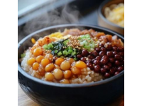 深度體驗?zāi)档そr民俗風情街：紫菜卷、冷面與石鍋拌飯的美味之旅