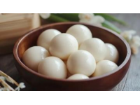 老師傅做藕粉圓子(做了一輩子圓子的老師傅)