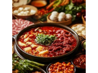 安徽亳州作為中華藥都和歷史文化名城，其美食融合了藥膳文化、皖北風(fēng)味和傳統(tǒng)小