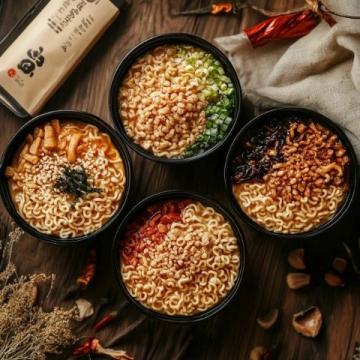 武漢必吃美食全攻略：熱干面、豆皮到魚糊粉，地道風(fēng)味一網(wǎng)打盡！