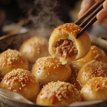 江城深夜美食傳奇：二七路榮華煎湯包二十年風(fēng)味不減