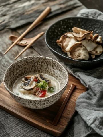 黔西南州林下菌藥產(chǎn)業(yè)基地建設(shè)完成15萬(wàn)畝，特色菜肴做法大公開(kāi)！