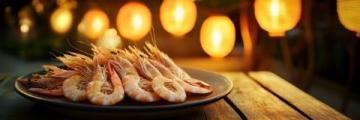 元旦過后迎新春，咸蛋黃焗蝦為年夜飯?zhí)砟晡? width=