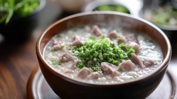 清新山楂粥搭配木耳菜，滋味滿分的美食體驗(yàn)