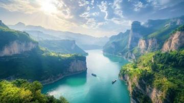 重慶周邊有很多值得一去的地方，包括自然風(fēng)光、歷史文化和休閑娛樂類的景點，如武隆天生三橋、萬盛黑山谷等。