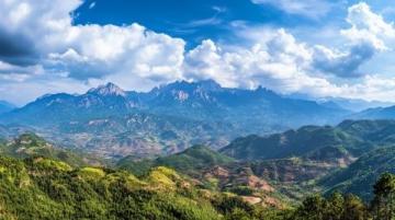上饒旅游景點(diǎn)大全：三清山、靈山、銅鈸山，領(lǐng)略自然人文之美！