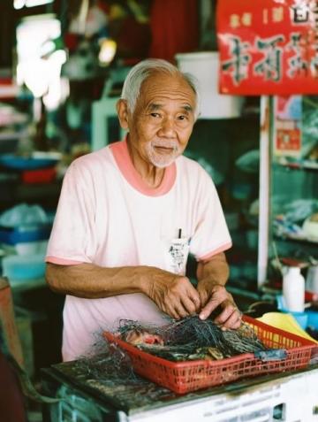 在樂從漁樂里，有一家名為波龍蒸氣海鮮粥的店，其所供應(yīng)的海鮮粥價(jià)值數(shù)千元