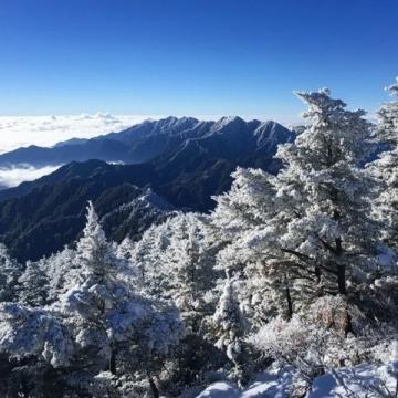 上饒旅游景點(diǎn)大全：三清山、靈山、銅鈸山，領(lǐng)略自然人文之美！