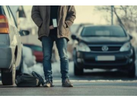 中年男人與愛車：歲月里的故事與情感寄托