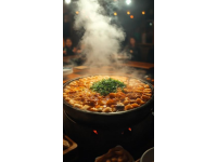 一碗熱乎的火鍋,讓學(xué)生的心情暖化。