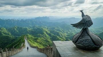 走進(jìn)秦嶺江山景區(qū)，如今，人們出行的選擇面非常廣泛