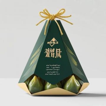 廣東客家梅州自古流傳著很多傳統(tǒng)美品，其中灰水粽是梅州人們當(dāng)中的一道美食
