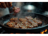 美食探店拔草總結(jié)：從大刀肉到拇指生煎的美味之旅