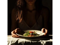 擺脫食物依賴：妙齡女孩進(jìn)食障礙治療歷程解析（上）