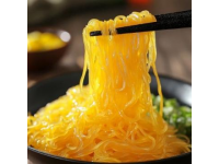 挑選好的燕窩應(yīng)注意原料和加工方法；購(gòu)買時(shí)要考慮價(jià)格、品牌等因素