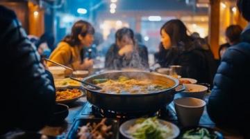 重慶熱門NO.1洞子老火鍋：秘境排隊爆滿，正宗味道驚艷味蕾