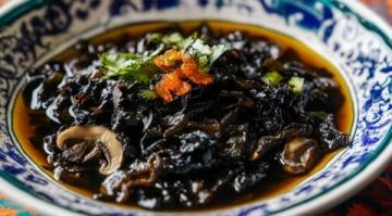 家里炒腰花容易嗎？這道菜到底是怎么做的？看完視頻后，您可以輕松制作出鮮香爽脆和不腥不柴的醬爆腰花。
