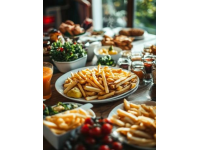 美食推薦可以根據(jù)不同的菜系、口味和地區(qū)來(lái)推薦,以下是一些經(jīng)典的美食類別和推薦