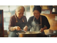 敬漢卿女友與林大廚同臺(tái)學(xué)做菜共創(chuàng)百秒黃花魚(yú)美食視頻